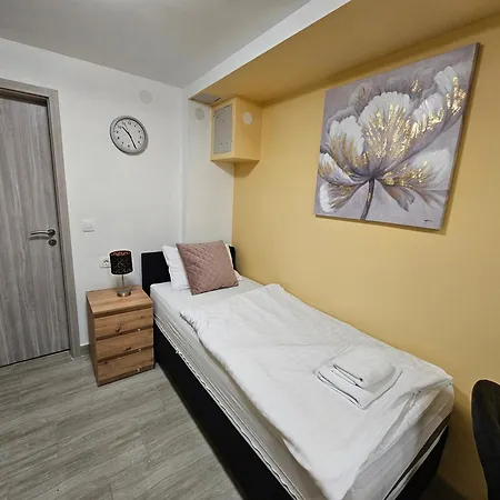 Apartment Royal &