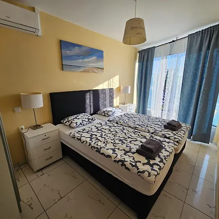 Apartment Royal & *