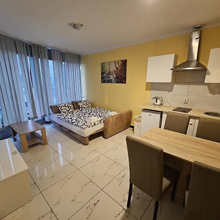 Apartment Royal & *